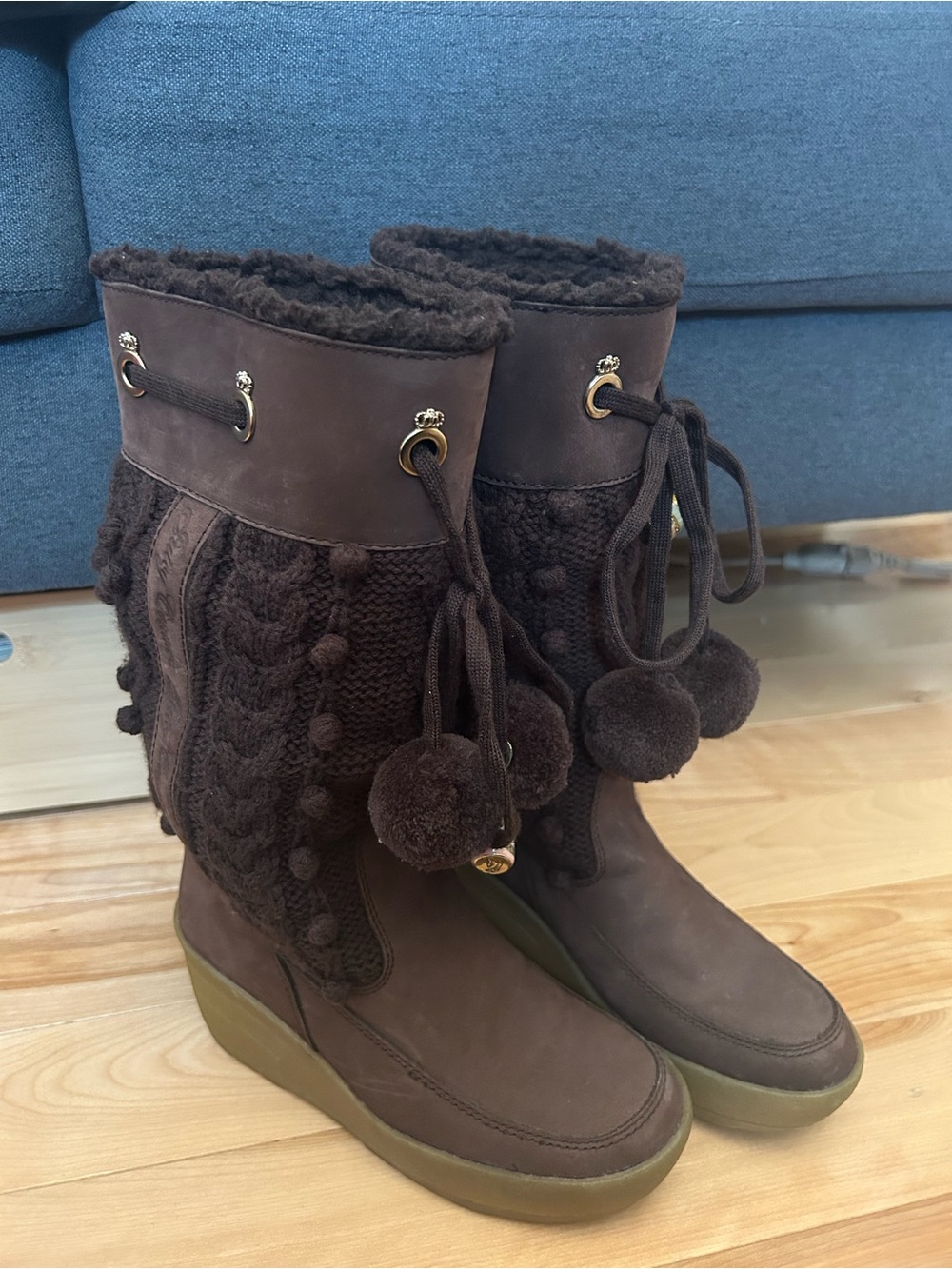 Juicy Couture women's Brown Knit Pom-Pom Wedge Winter Boots